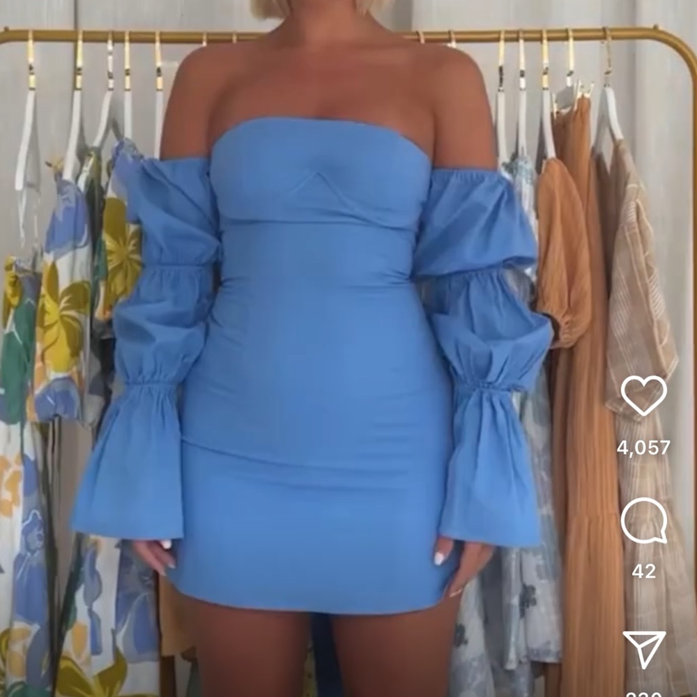 ISO Sabo Skirt Tia Off-Shoulder Bell-Sleeve Dress in blue